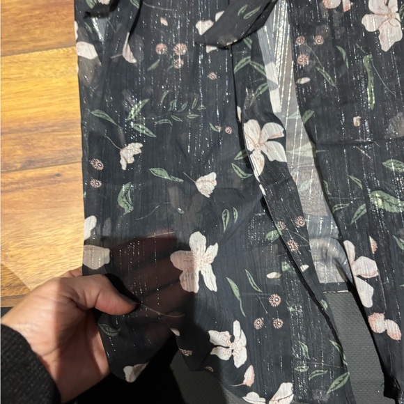 NWT sheer long top. Size xs - Picture 2 of 5